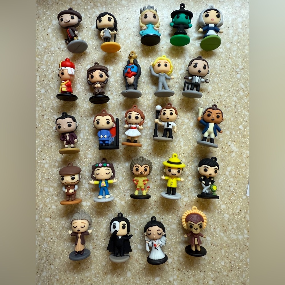 2025 Broadway Advent Calendar Figurines Wicked Lion King 24 Key Chain Figures
